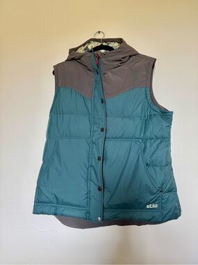 Stio W’s Woodson Down Hooded Vest